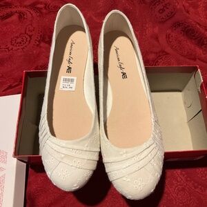 NWT American Eagle By Payless White Fabric Flat Slip-on shoes Size 10